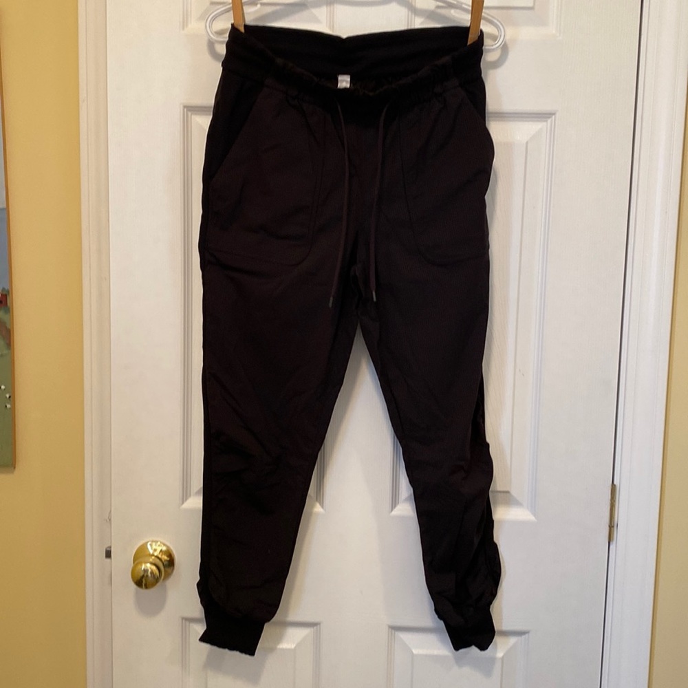 Lululemon Beyond the Studio 7/8 Jogger, Black, EUC